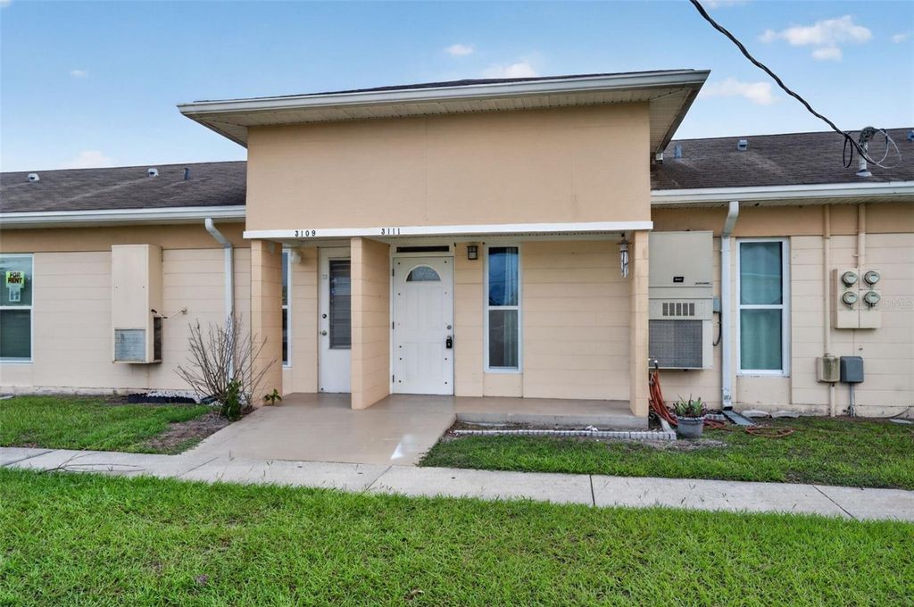 Image 3 of property listing at 3111 CLUB CIRCLE, Lake Wales, FL 33854