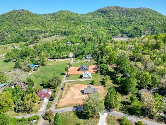 774 Bugscuffle Road, Hiawassee, GA 30548