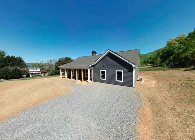 774 Bugscuffle Road, Hiawassee, GA 30548