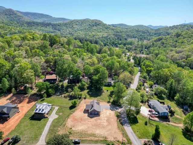 774 Bugscuffle Road, Hiawassee, GA 30548