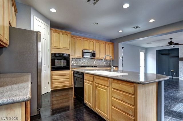 10471 Foggy Glen Avenue, Las Vegas, NV 89135