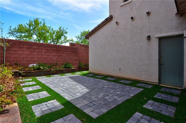 10471 Foggy Glen Avenue, Las Vegas, NV 89135