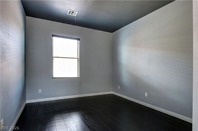 10471 Foggy Glen Avenue, Las Vegas, NV 89135