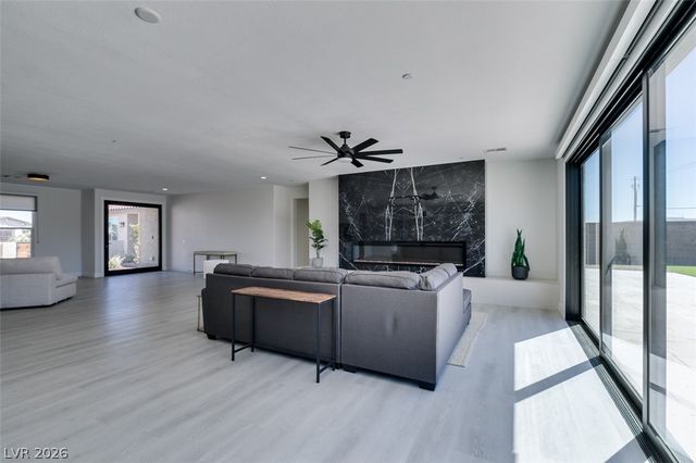 8741 Grand Pass Court, Las Vegas, NV 89113