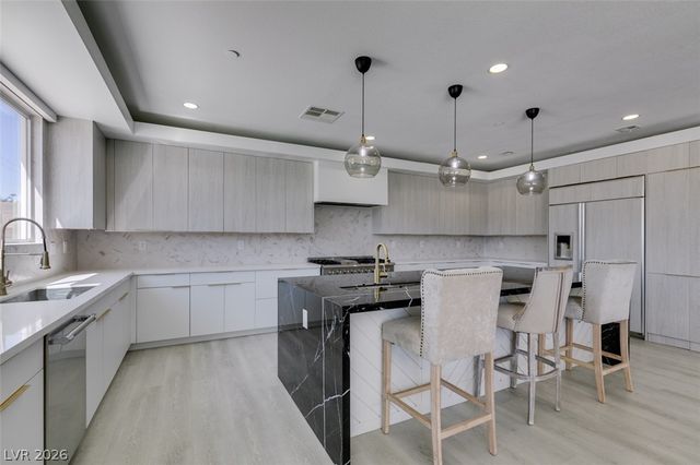 8741 Grand Pass Court, Las Vegas, NV 89113