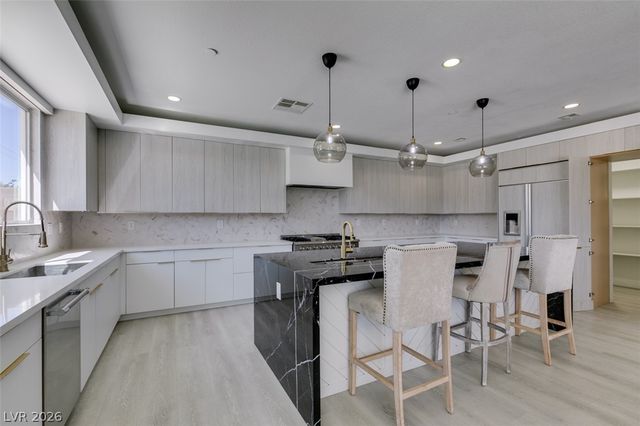 8741 Grand Pass Court, Las Vegas, NV 89113