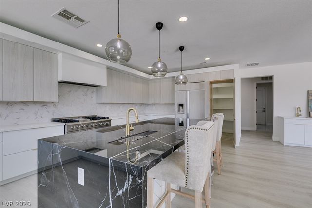 8741 Grand Pass Court, Las Vegas, NV 89113