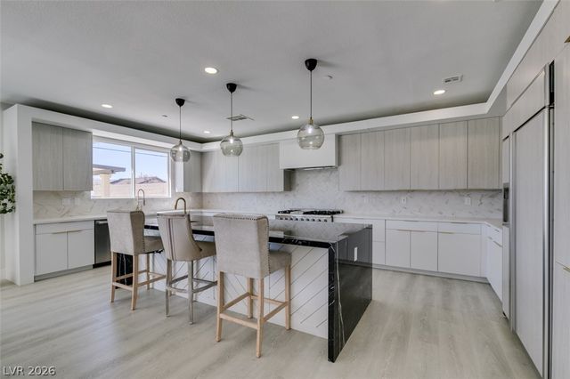 8741 Grand Pass Court, Las Vegas, NV 89113