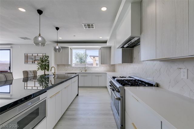 8741 Grand Pass Court, Las Vegas, NV 89113
