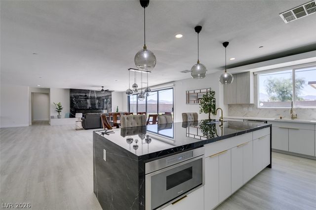 8741 Grand Pass Court, Las Vegas, NV 89113