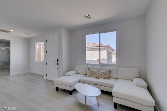 8741 Grand Pass Court, Las Vegas, NV 89113