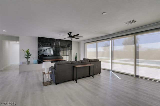 8741 Grand Pass Court, Las Vegas, NV 89113