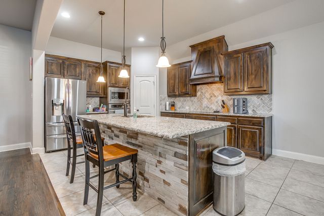 424 Delaware Street, Burleson, TX 76028