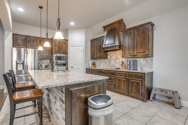 424 Delaware Street, Burleson, TX 76028