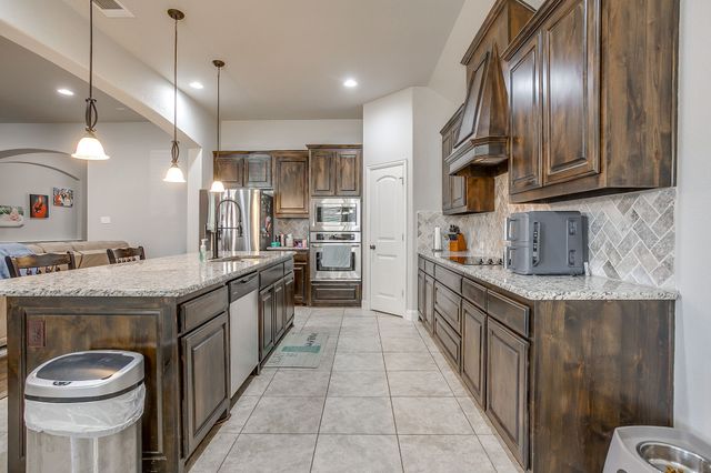 424 Delaware Street, Burleson, TX 76028