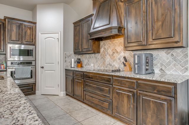 424 Delaware Street, Burleson, TX 76028