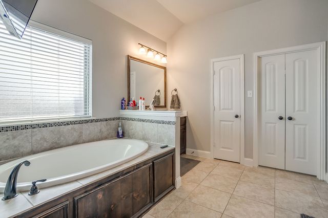 424 Delaware Street, Burleson, TX 76028