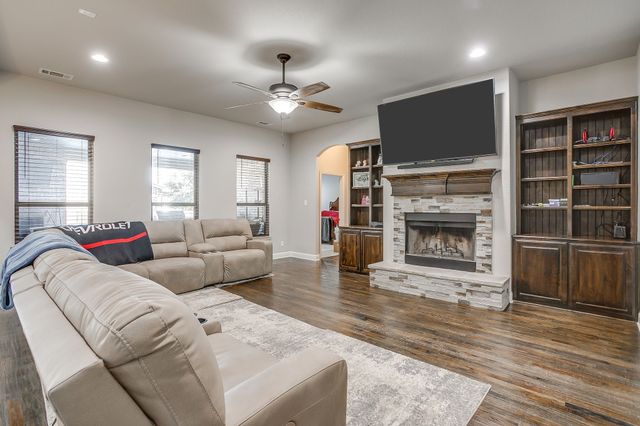 424 Delaware Street, Burleson, TX 76028