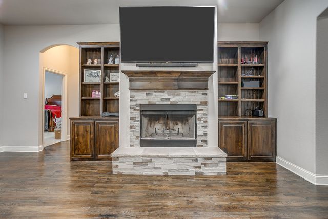 424 Delaware Street, Burleson, TX 76028