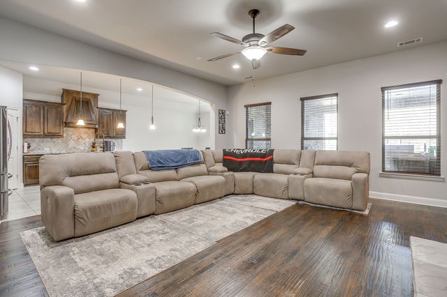 424 Delaware Street, Burleson, TX 76028