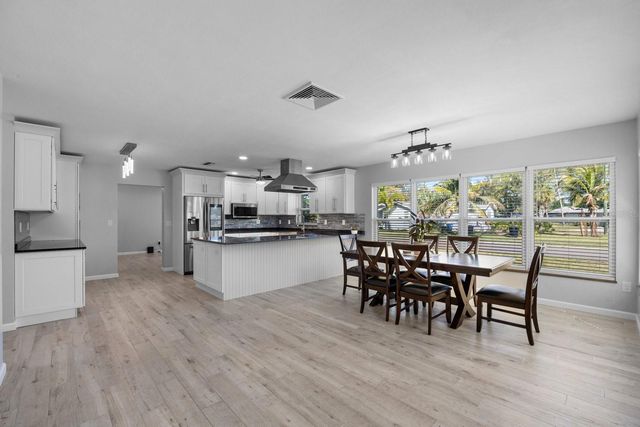 4038 HARRISBURG, St Petersburg, FL 33703