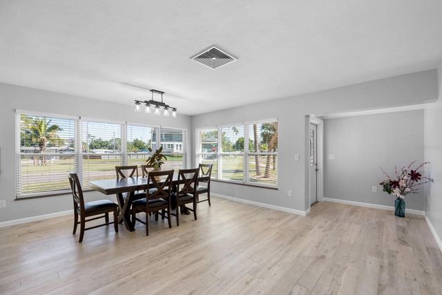 4038 HARRISBURG, St Petersburg, FL 33703