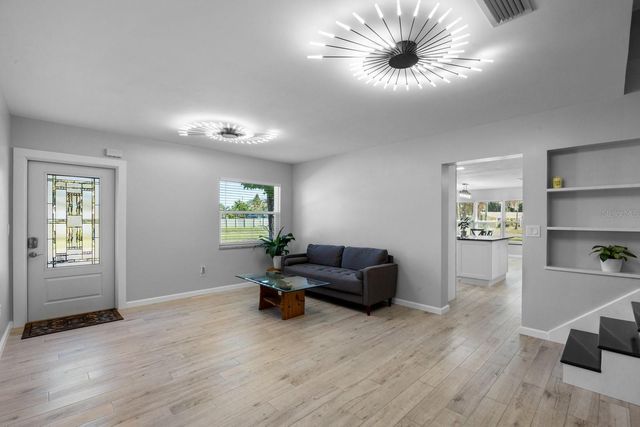 4038 HARRISBURG, St Petersburg, FL 33703