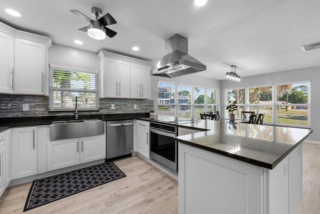 4038 HARRISBURG, St Petersburg, FL 33703