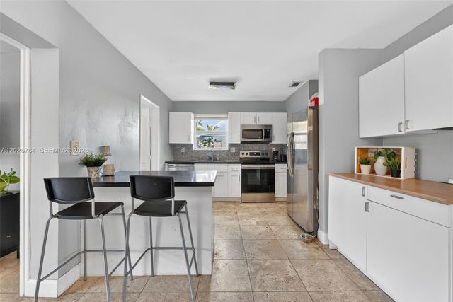 1060 NW 44, Oakland Park, FL 33309