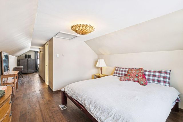 711 Grandview Avenue W, Roseville, MN 55113