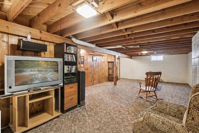 711 Grandview Avenue W, Roseville, MN 55113