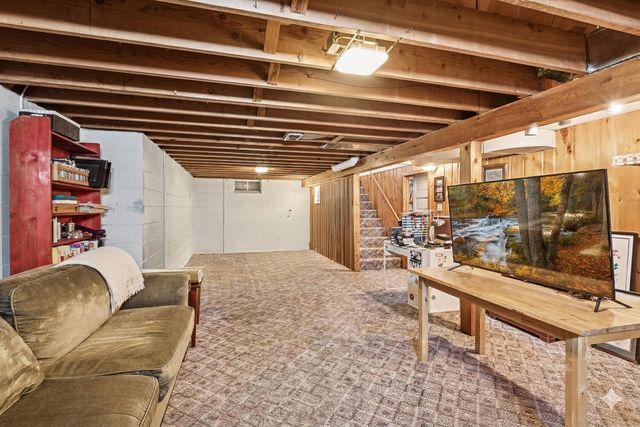 711 Grandview Avenue W, Roseville, MN 55113