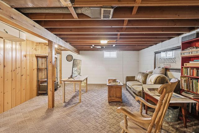 711 Grandview Avenue W, Roseville, MN 55113