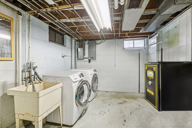 711 Grandview Avenue W, Roseville, MN 55113