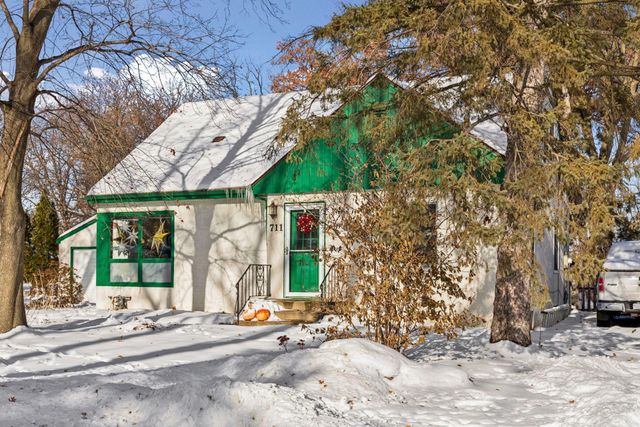 711 Grandview Avenue W, Roseville, MN 55113