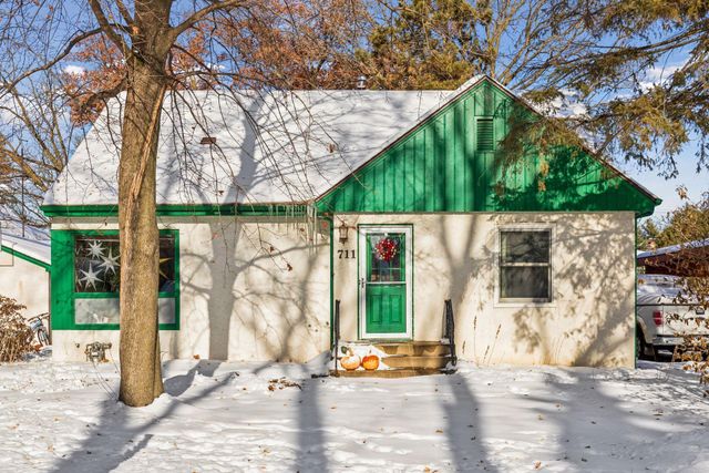711 Grandview Avenue W, Roseville, MN 55113