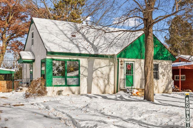 711 Grandview Avenue W, Roseville, MN 55113
