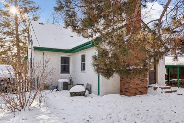 711 Grandview Avenue W, Roseville, MN 55113