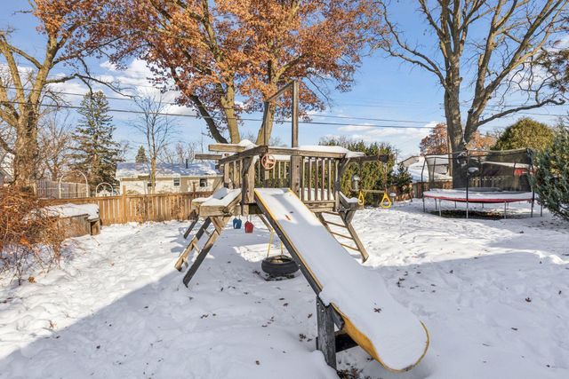 711 Grandview Avenue W, Roseville, MN 55113