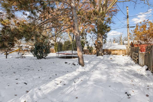 711 Grandview Avenue W, Roseville, MN 55113