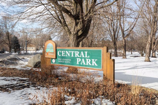 711 Grandview Avenue W, Roseville, MN 55113