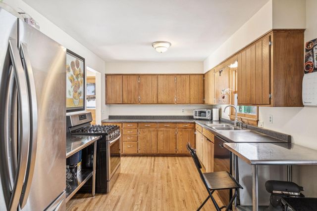 711 Grandview Avenue W, Roseville, MN 55113