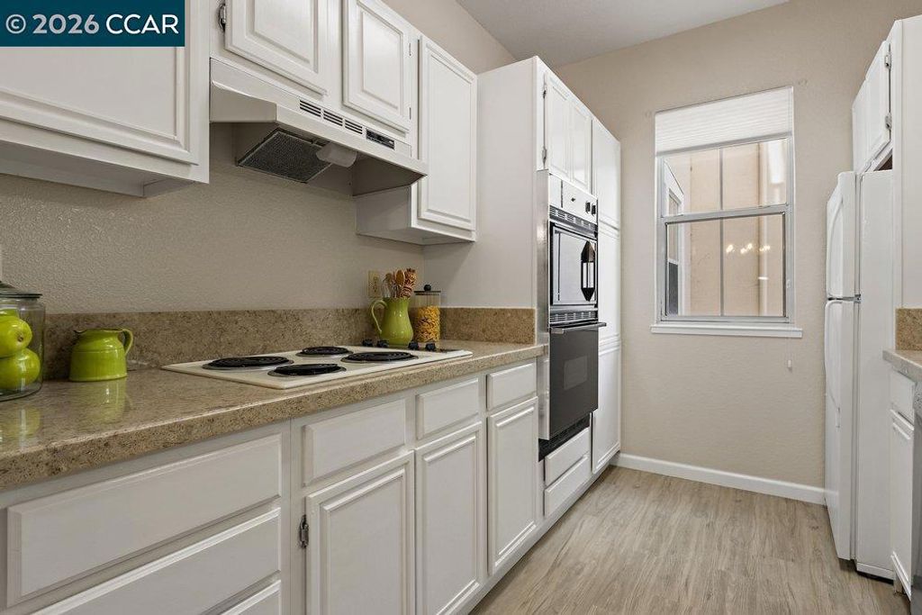 Image 10 of property listing at 1860 Tice Creek Drive 1307, Walnut Creek, CA 94595