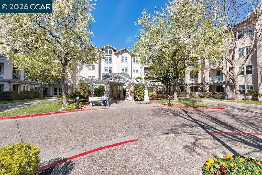 Image 26 of property listing at 1860 Tice Creek Drive 1307, Walnut Creek, CA 94595