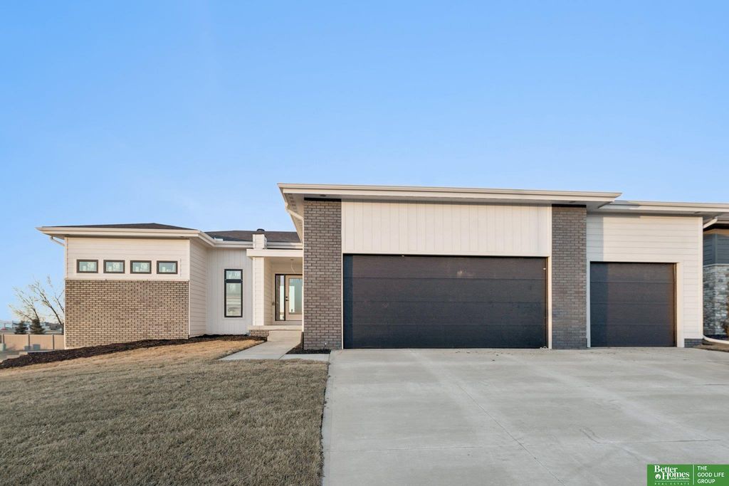 21126 Atwood Avenue, Elkhorn, NE 68022