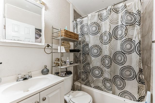 405 Lanola Court, Fort Worth, TX 76103