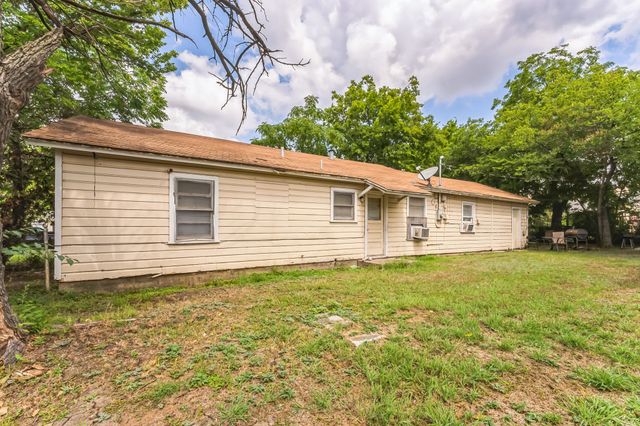 405 Lanola Court, Fort Worth, TX 76103