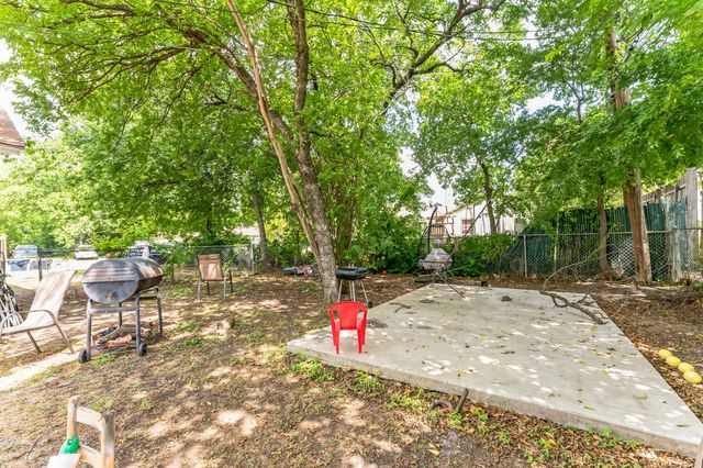 405 Lanola Court, Fort Worth, TX 76103