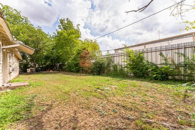 405 Lanola Court, Fort Worth, TX 76103