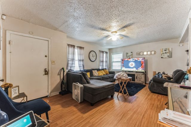 405 Lanola Court, Fort Worth, TX 76103